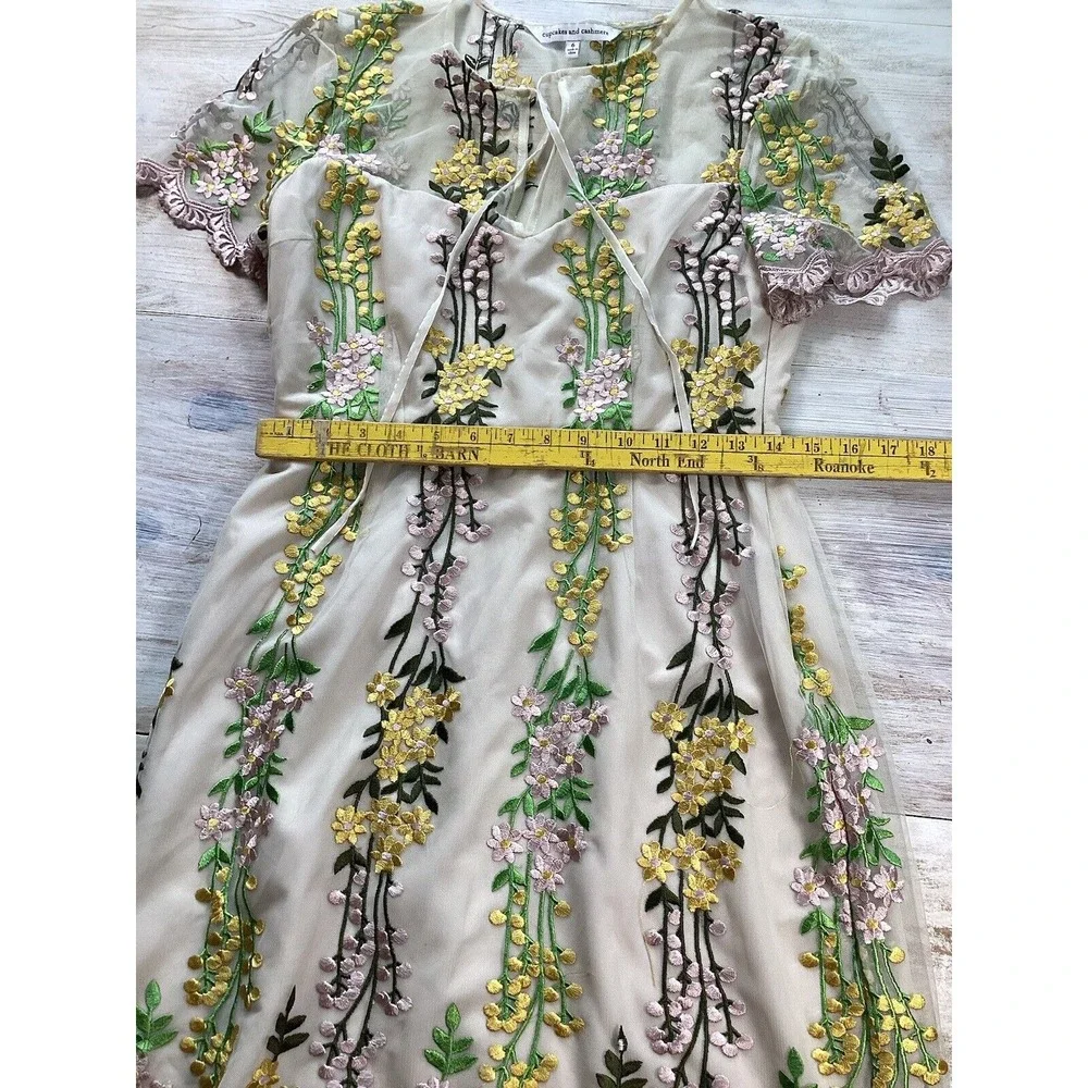 Cupcakes‎ And Cashmere Gram Lace And Embroidered Floral Dress Women's Size 6 - Picture 5 of 6